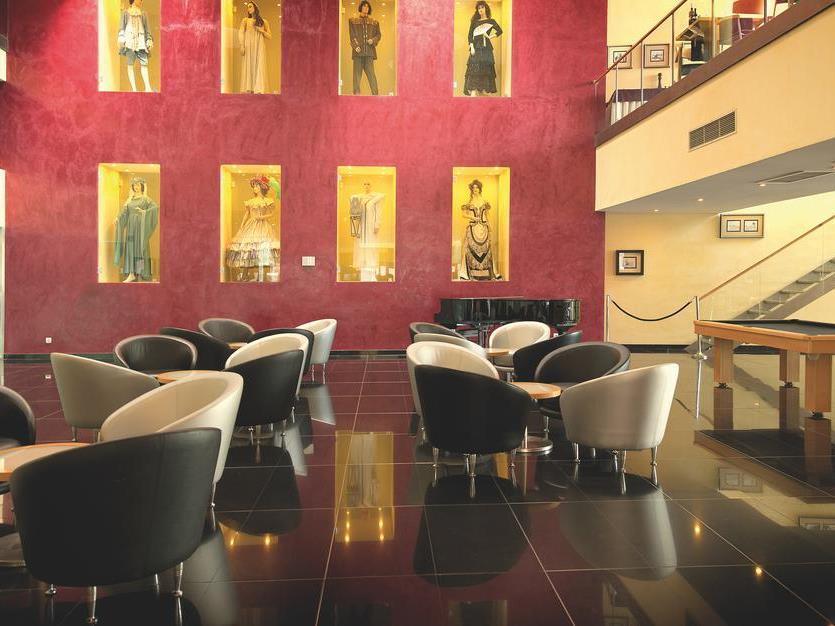 Gale Opera Hotel