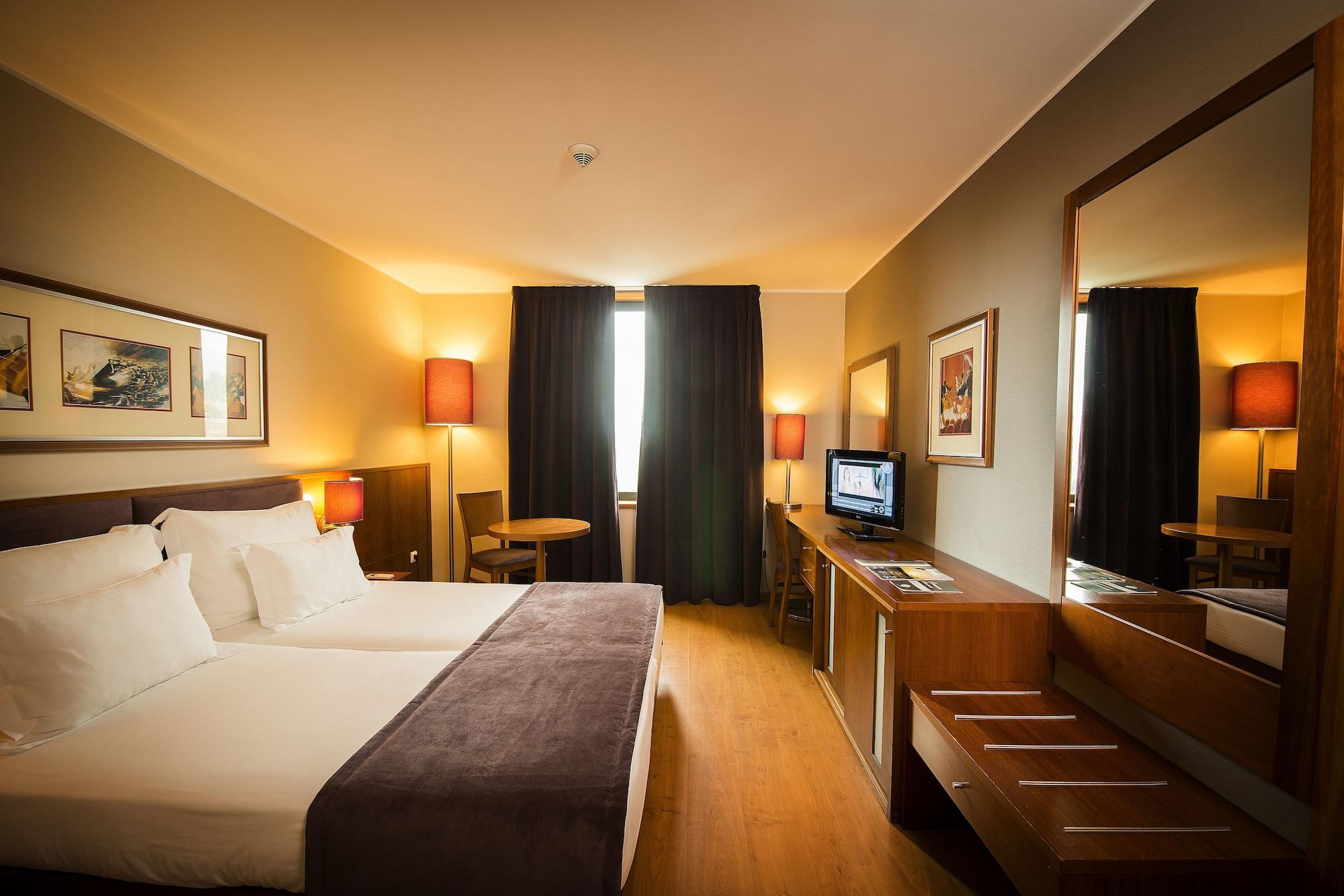 Gale Opera Hotel